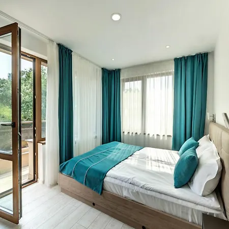 с чадъри и шезлонги на плажа - свети никола каваците * Sozopol