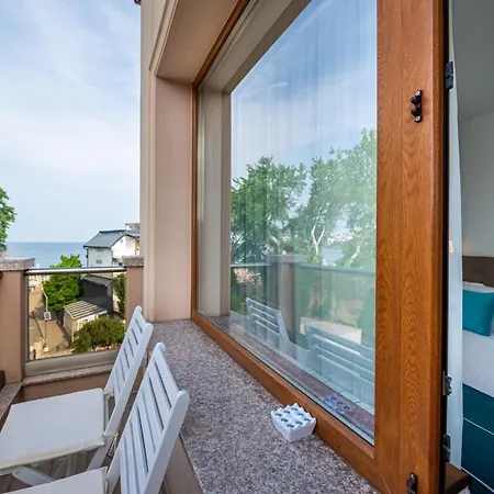 с чадъри и шезлонги на плажа - свети никола каваците Hotel apartamentowy Sozopol